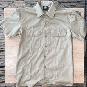 Dickies Men's ICONS Button Down Short Sleeve Shirt Size Small Beige